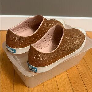 Native Shoes in Shimmering Rose Gold